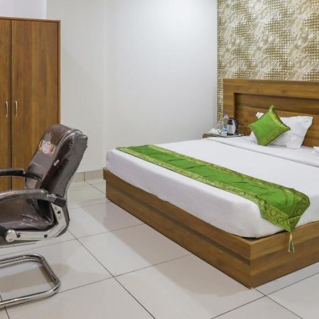 Hotel Treebo Trip Kapil Royalista Ludhiana Esterno foto
