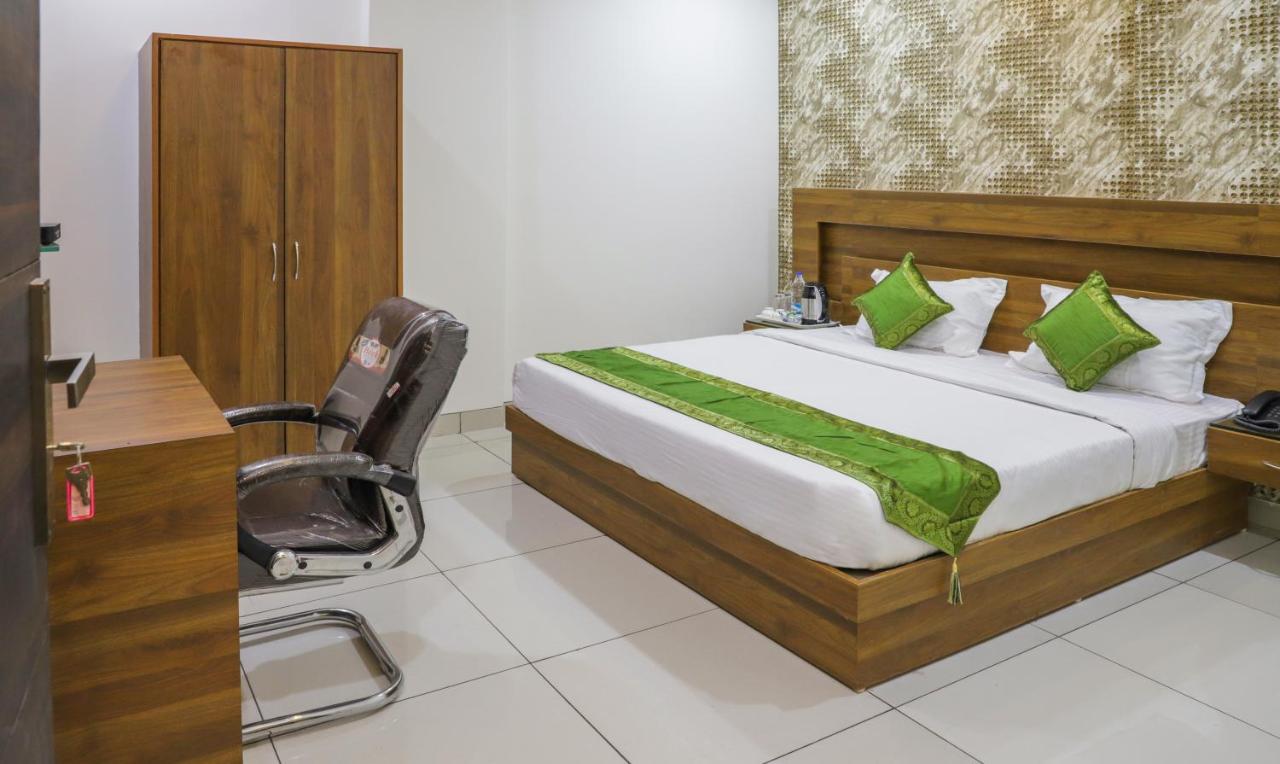 Hotel Treebo Trip Kapil Royalista Ludhiana Esterno foto