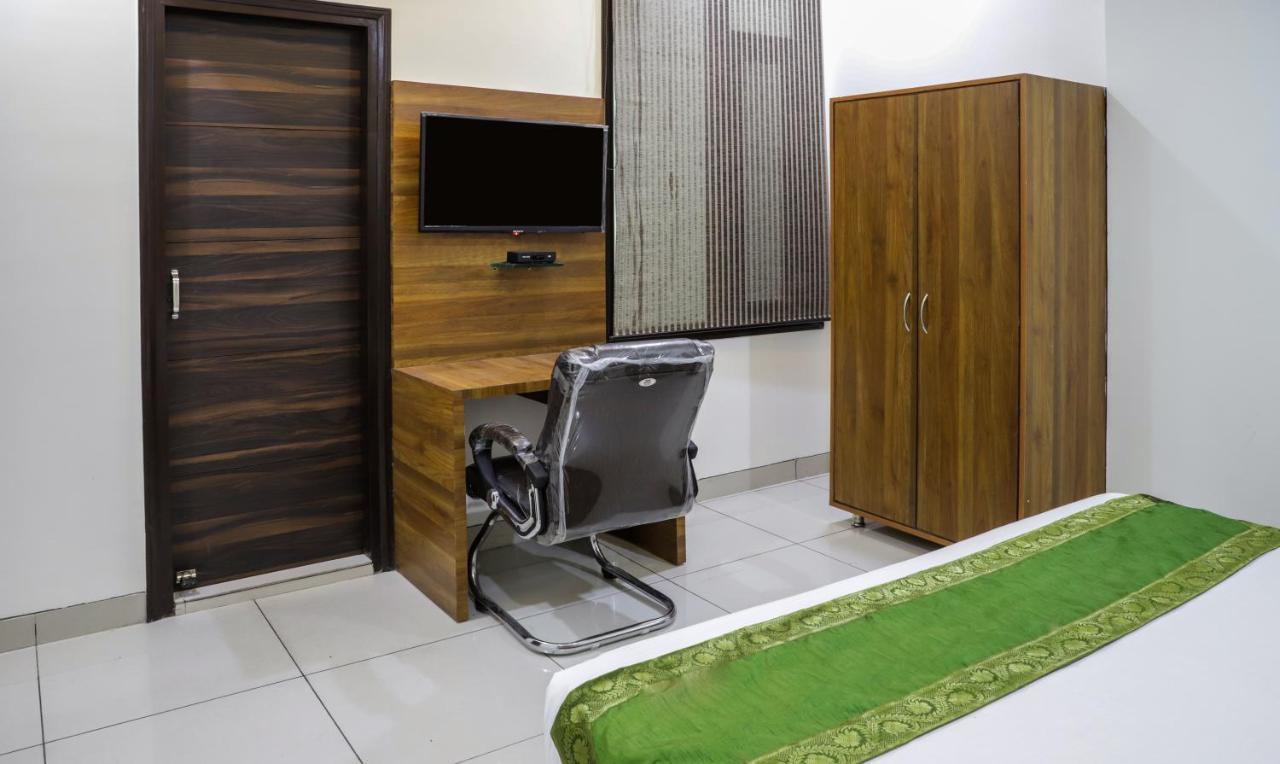 Hotel Treebo Trip Kapil Royalista Ludhiana Esterno foto