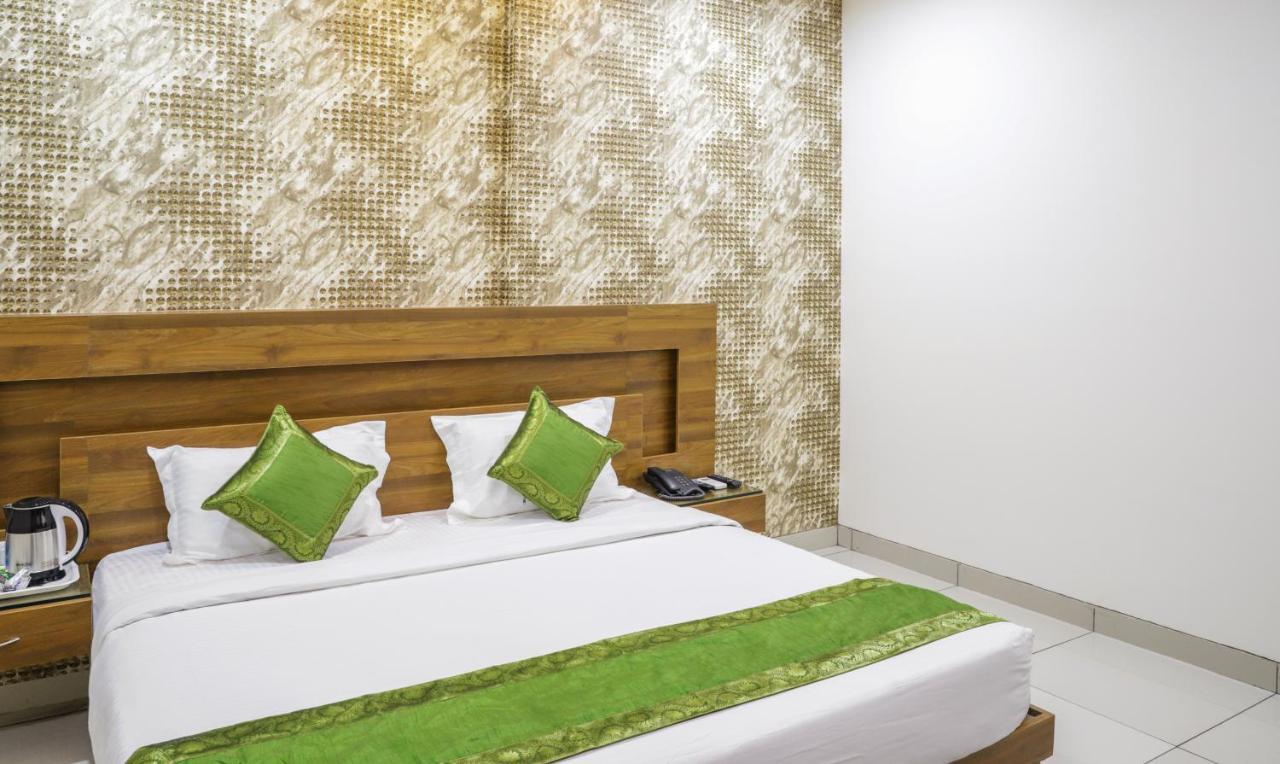Hotel Treebo Trip Kapil Royalista Ludhiana Esterno foto