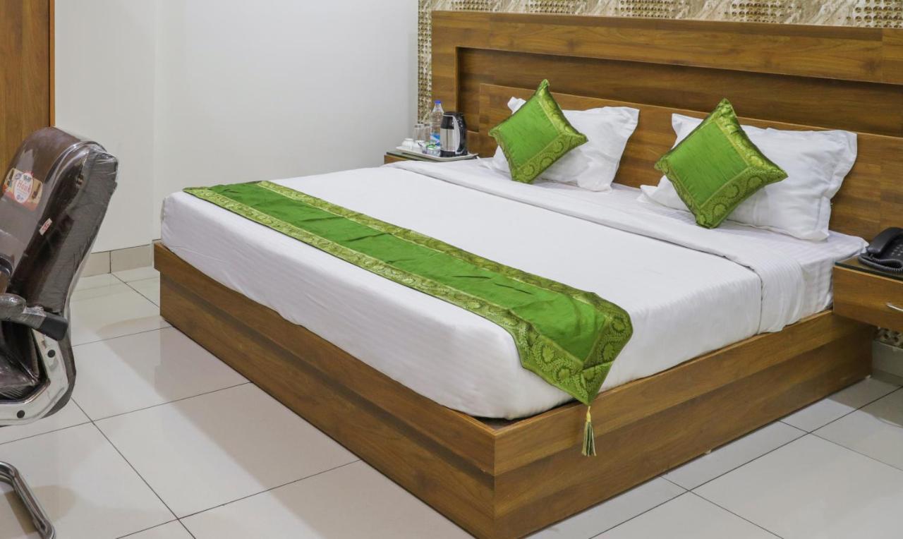 Hotel Treebo Trip Kapil Royalista Ludhiana Esterno foto
