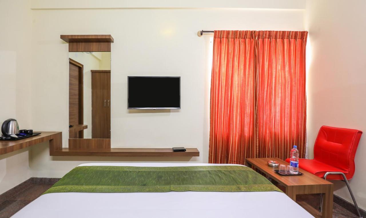 Hotel Treebo Trip Kapil Royalista Ludhiana Esterno foto