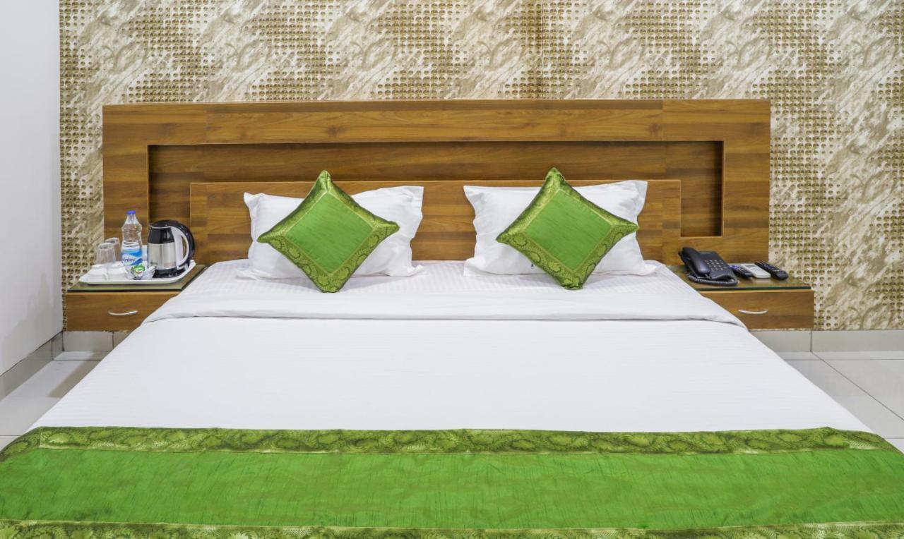 Hotel Treebo Trip Kapil Royalista Ludhiana Esterno foto
