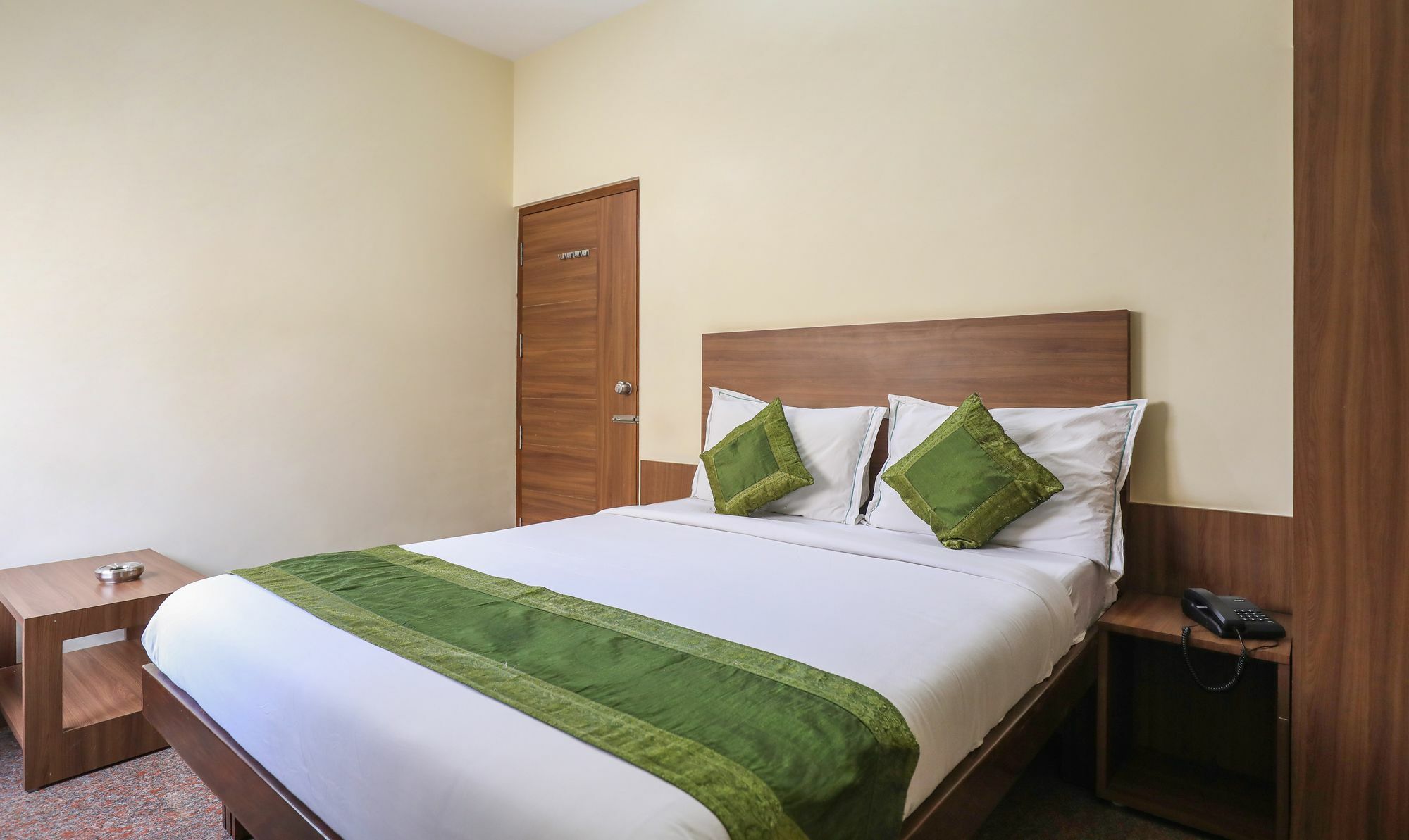 Hotel Treebo Trip Kapil Royalista Ludhiana Esterno foto
